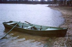 Barque de peche avec moteur thermique et remorque - Rotomoulés -  Polyéthylène - Polyester (10393243)
